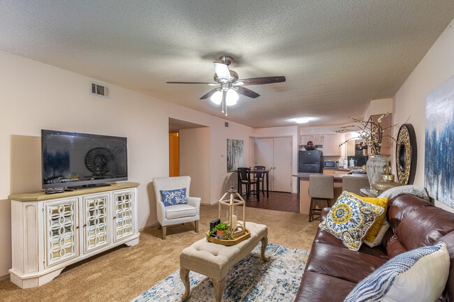 The Links at Texarkana in Texarkana, AR - Building Photo - Interior Photo