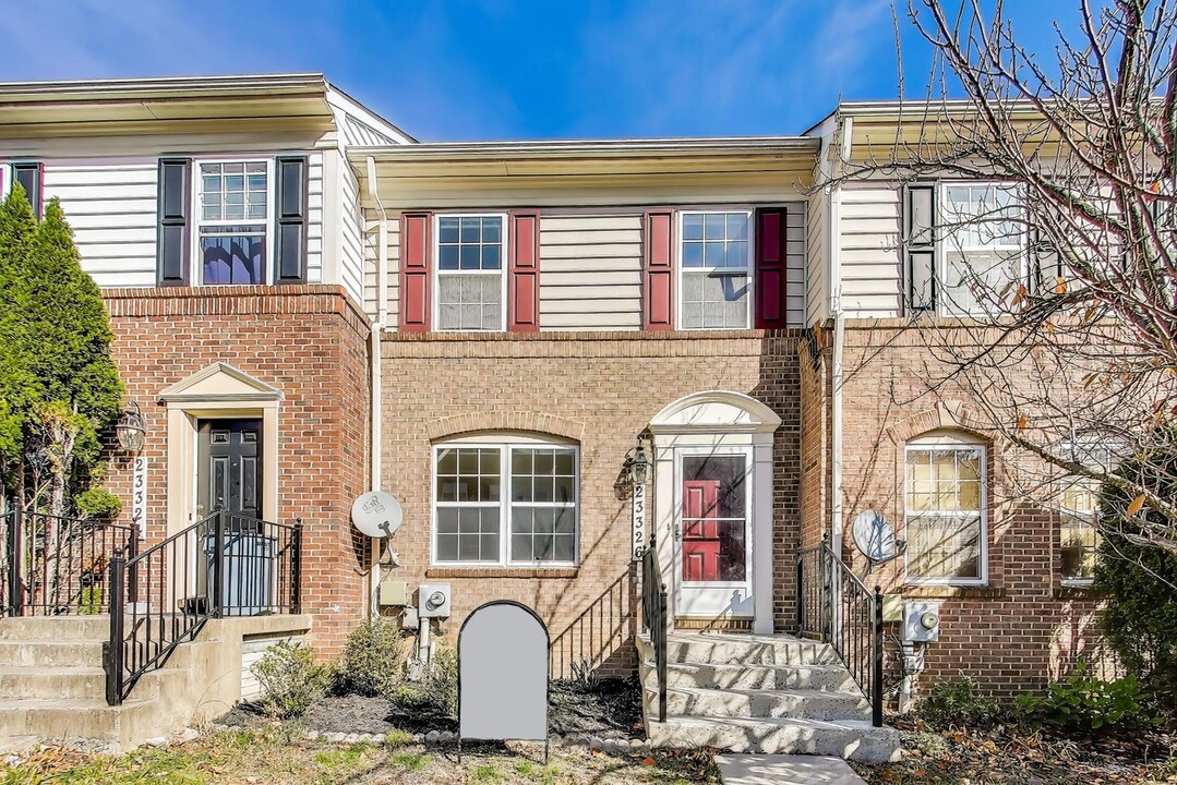 23326 Brewers Tavern Way in Clarksburg, MD - Building Photo