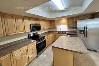 832 SE Thornhill Dr in Port St. Lucie, FL - Building Photo - Building Photo