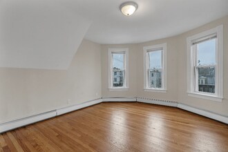 77 Vinton St in Providence, RI - Building Photo - Building Photo
