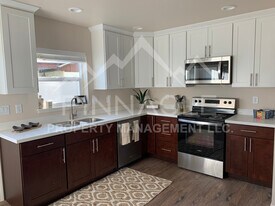 615 N 1st St in Selah, WA - Building Photo