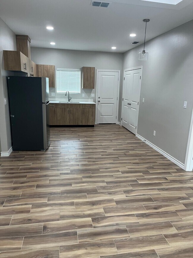 2709 E Israel Ave, Unit 2709 E Israel Ave in Alton, TX - Foto de edificio - Building Photo
