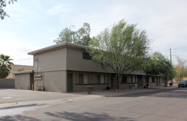 1041 S Mariana St in Tempe, AZ - Foto de edificio - Building Photo