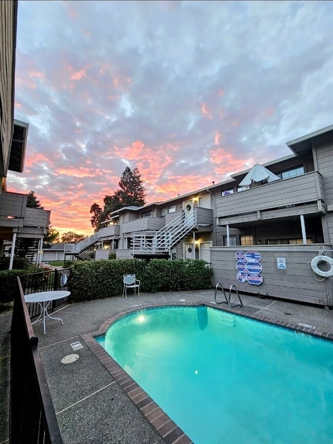 The Meridian in Carmichael, CA - Foto de edificio - Building Photo