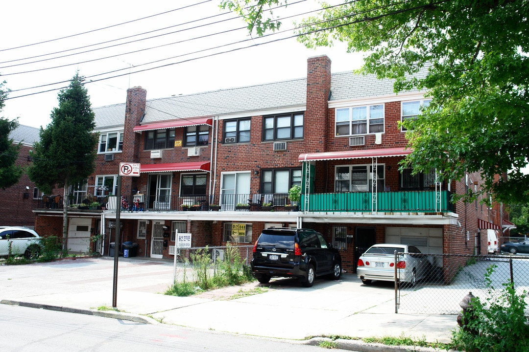 3802-3810 149th Pl in Flushing, NY - Building Photo