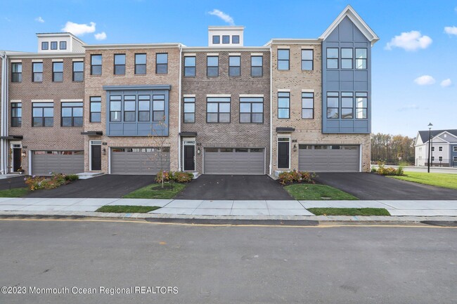 property at 3 Valiant Ct