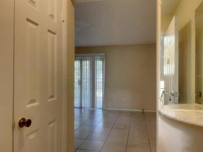 4027 Versailles Dr in Orlando, FL - Building Photo - Building Photo