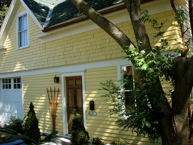 285 Norwood Ave in Cranston, RI - Building Photo - Building Photo