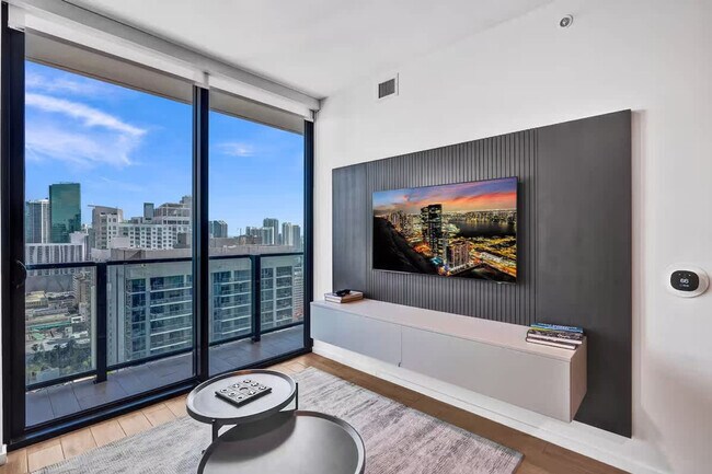 398 NE 5th St, Unit SI ID1504035P in Miami, FL - Building Photo - Building Photo