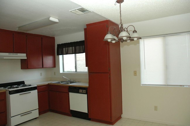 Apple Valley Apartments in Apple Valley, CA - Building Photo - Building Photo