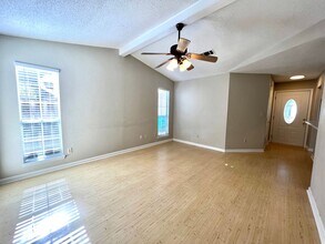 126 Meadowbrook Ct in Niceville, FL - Building Photo - Building Photo