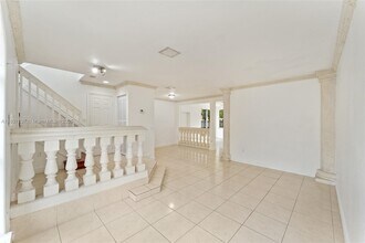 10819 NW 51st Ln in Doral, FL - Building Photo - Building Photo