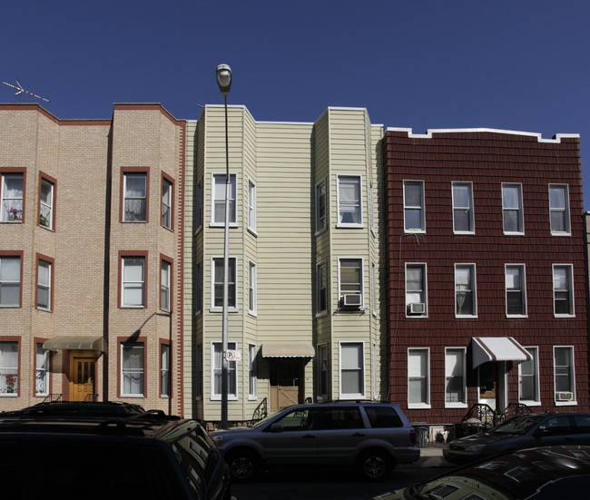 84 Newell St in Brooklyn, NY - Foto de edificio - Building Photo