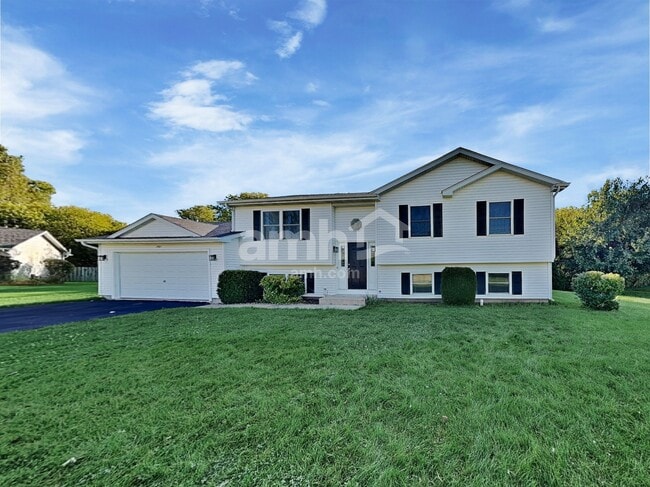 5925 Bluegrass Trl