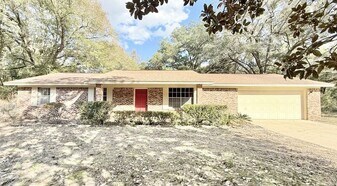6486 Kembro Rd in Milton, FL - Building Photo