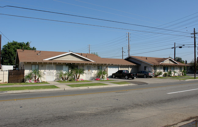 905-911 W Walnut Ave in Orange, CA - Building Photo - Building Photo