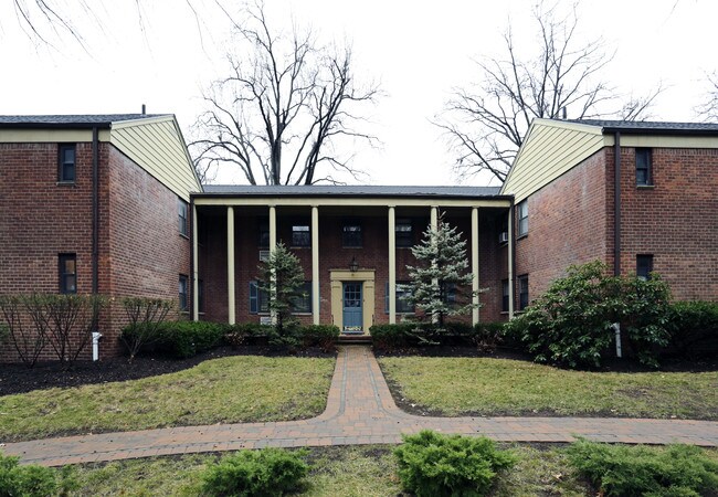 Continental Gardens in River Edge, NJ - Foto de edificio - Building Photo