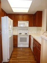 2220 Camino De La Reina in San Diego, CA - Building Photo - Building Photo