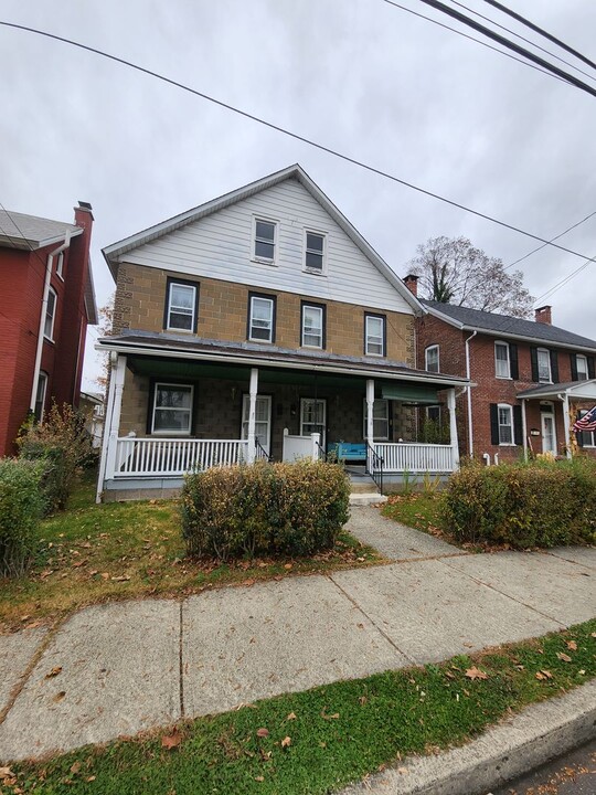 78-80 Lenox Ave in East Stroudsburg, PA - Building Photo