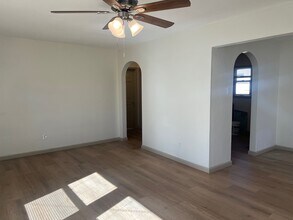 8621 North Ave in St. Louis, MO - Foto de edificio - Building Photo