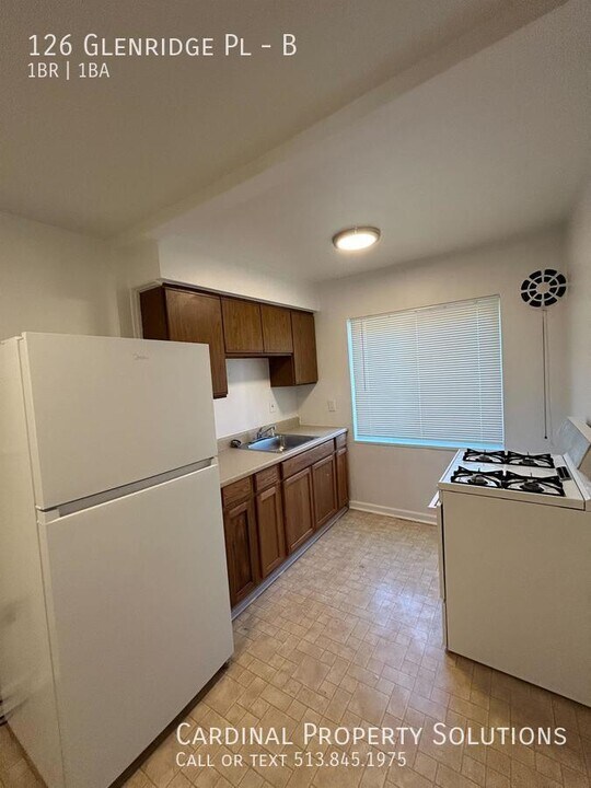 126 Glenridge Pl, Unit B in Cincinnati, OH - Building Photo