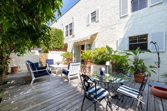 260 Oleander Ave in Palm Beach, FL - Building Photo - Building Photo