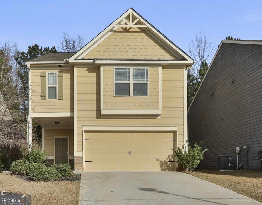 266 Stillwood Dr in Newnan, GA - Building Photo