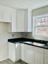 13 Walker St in New London, CT - Building Photo