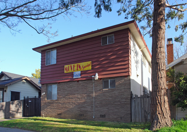 1st Avenue Apartments in Sacramento, CA - Foto de edificio - Building Photo