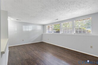 7604 Roscommon Ct in Richmond, VA - Building Photo - Building Photo
