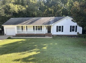 528 Indian Trl in Taylors, SC - Building Photo