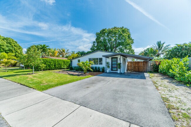 5840 NE 1st Terrace in Fort Lauderdale, FL - Building Photo - Building Photo