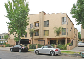 909 N Croft Ave Apartments