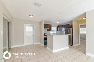 3665 Schwalbe Dr in Sarasota, FL - Building Photo - Building Photo