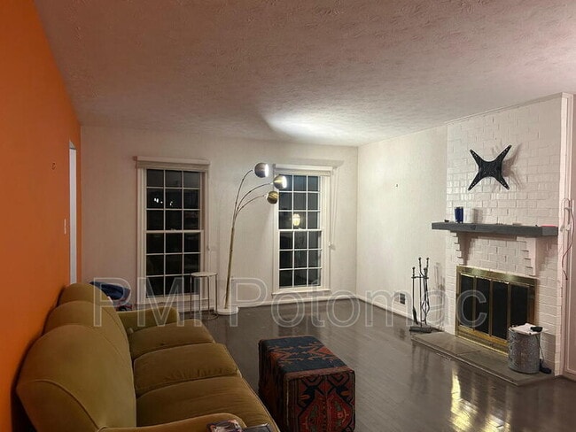 1718 Crestview Dr in Rockville, MD - Building Photo - Building Photo