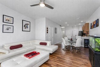 5014 White Sanderling Ct in Tampa, FL - Building Photo - Building Photo