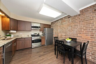 124 E Bailey Rd in Naperville, IL - Building Photo - Building Photo