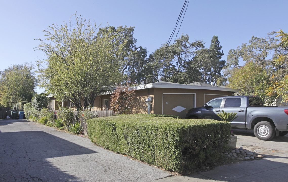 1470-1472 Ebener St in Redwood City, CA - Foto de edificio