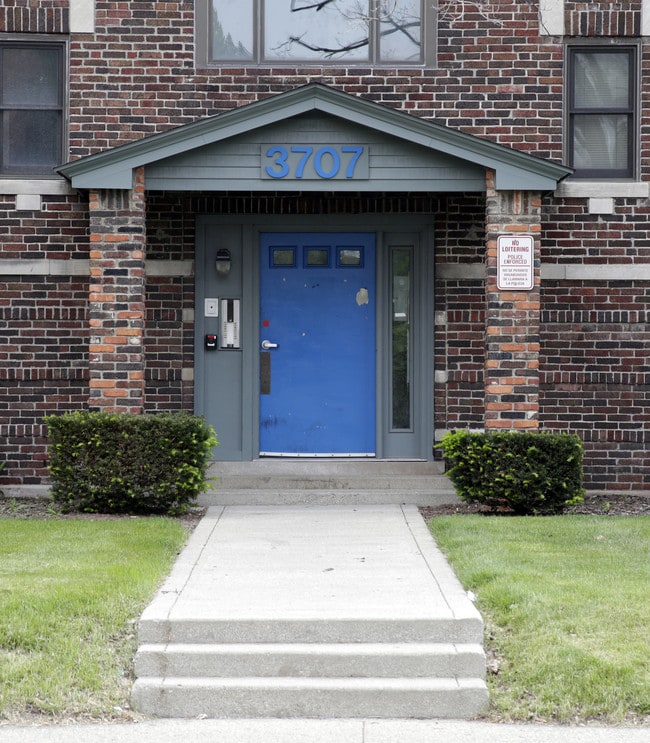 New Yorker Apartments in Indianapolis, IN - Foto de edificio - Building Photo