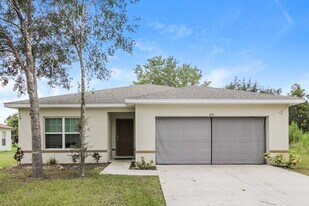 670 Basingstoke Ct in Poinciana, FL - Building Photo