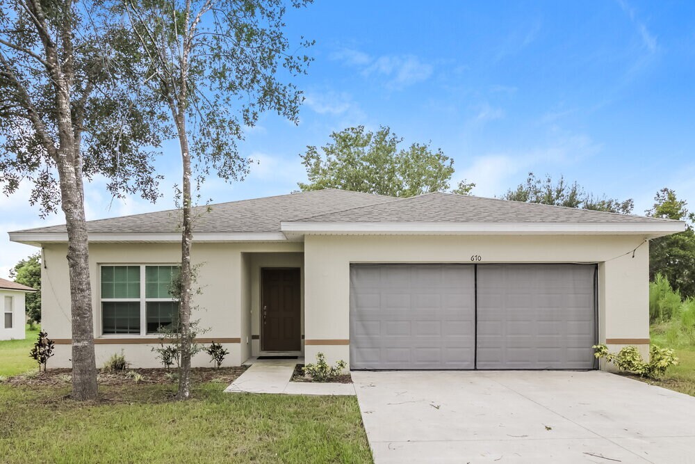 670 Basingstoke Ct in Poinciana, FL - Building Photo