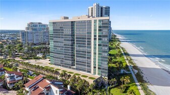 4651 Gulf Shore Blvd N in Naples, FL - Building Photo