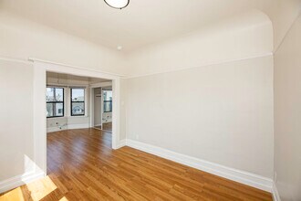 Vue De Lac Apartments in Oakland, CA - Building Photo - Building Photo