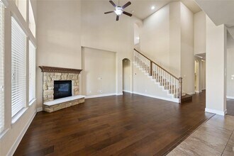 213 Southern Cross Dr in Austin, TX - Building Photo - Building Photo