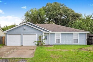 2714 8th Ave N in Texas City, TX - Building Photo