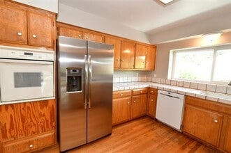 2756 Comstock Cir in Belmont, CA - Building Photo - Building Photo