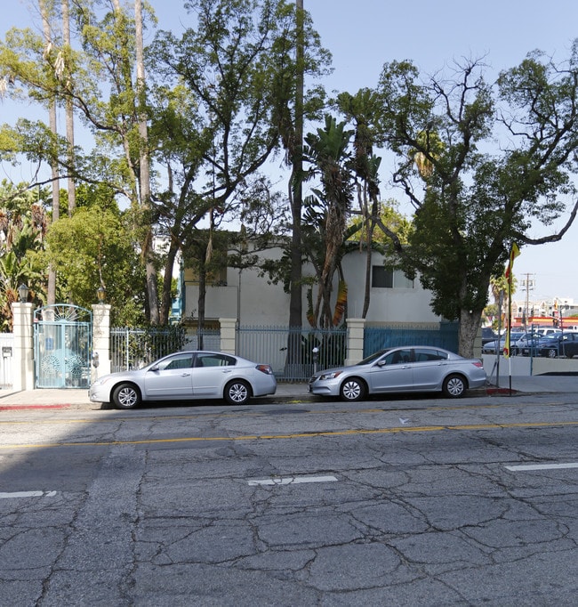 629 S Commonwealth Ave in Los Angeles, CA - Building Photo - Building Photo