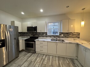 1713 N Central Ave, Unit 1 in Chicago, IL - Building Photo - Building Photo