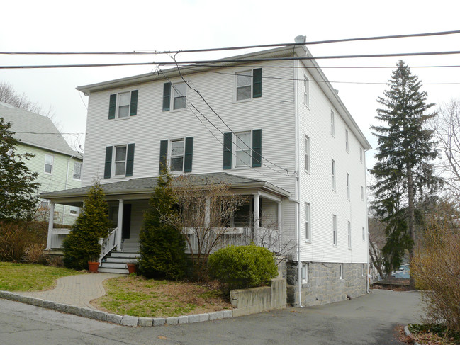 21 Oak Ridge St in Greenwich, CT - Building Photo - Building Photo