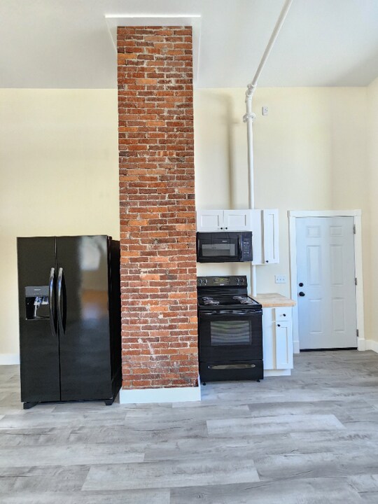 21 Jefferson St in Old Town, ME - Building Photo